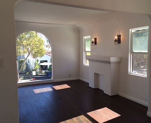 3rd image of 233 1/2 Glendora Ave