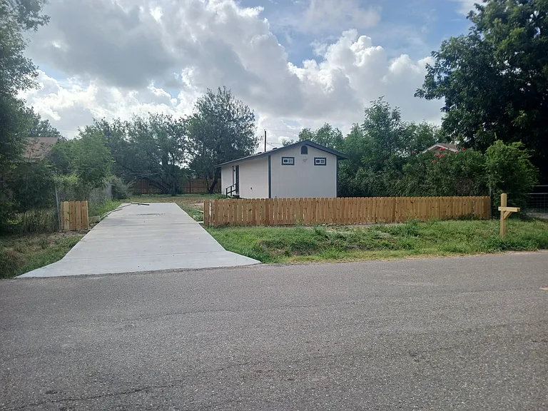 1306 N Moorefield Rd — Photo 1