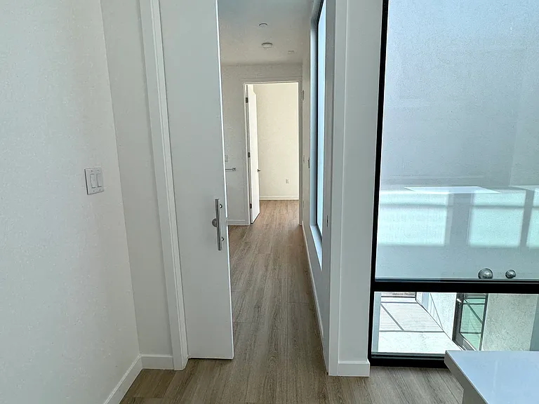 4575 Santa Monica Blvd #202 — Photo 15