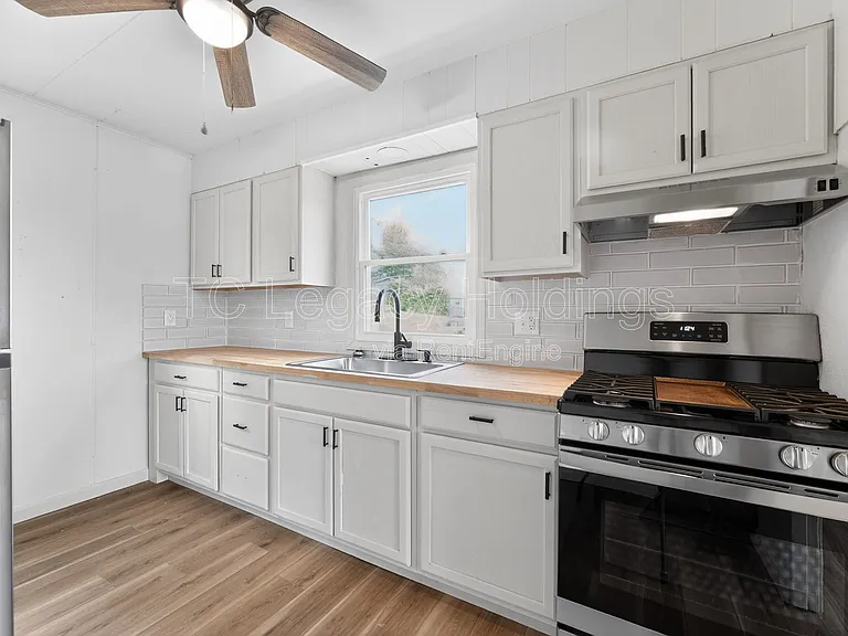 1533 Hoffman Ave — Photo 12
