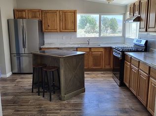 58 Lois Ln, Round Mountain, NV 89045