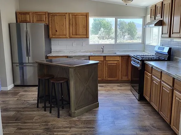58 Lois Ln, Round Mountain, NV 89045