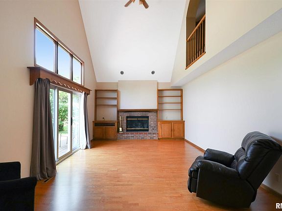 3rd image of 5000 W Ancient Oak Dr