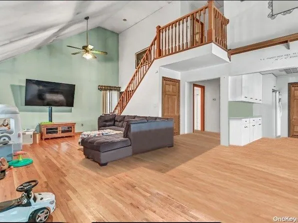 15 Powell Avenue, Farmingville, NY 11738