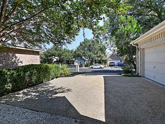 4th image of 1615 Hawks Tree Ln