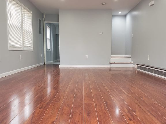 4th image of 21860 110th Ave
