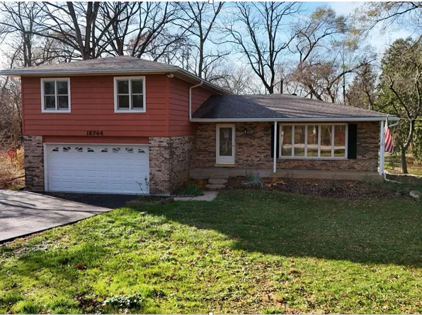 1N744 Hillcrest Rd, West Chicago, IL 60185