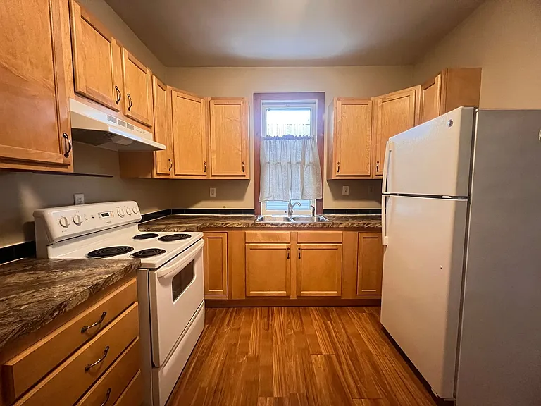 317 Henry Ave SE — Photo 2