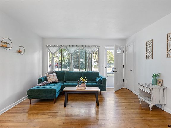 3rd image of 442 Highland Dr