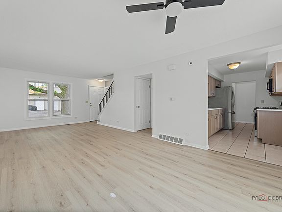 5th image of 226 Elkhorn Ct #A