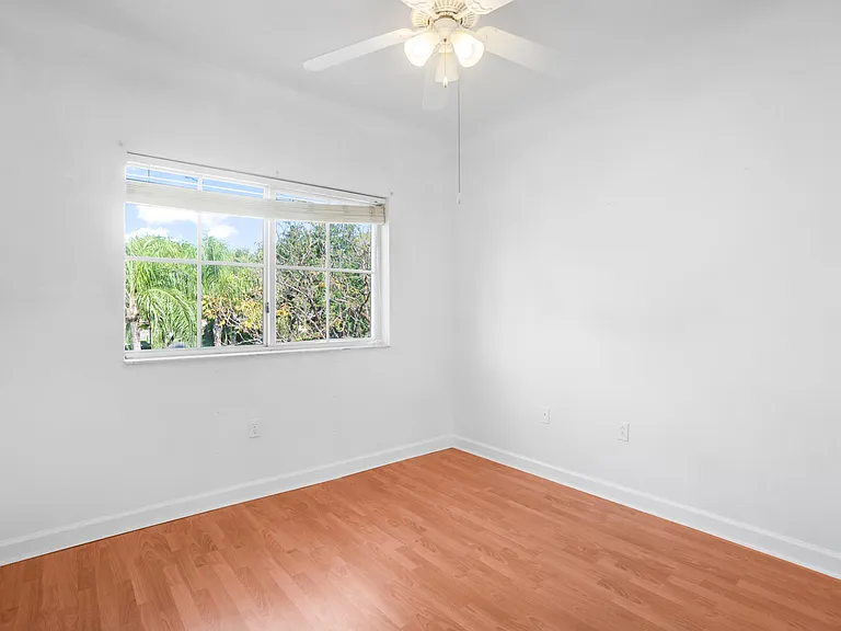 9002 SW 214th Ln — Photo 13