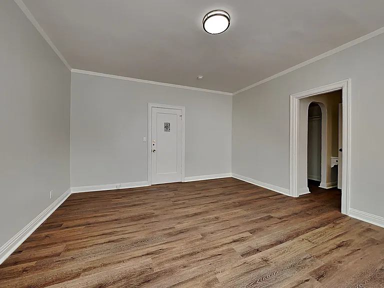 832 Erie St — Photo 24