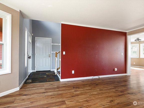 4th image of 624 NW Lateen Street