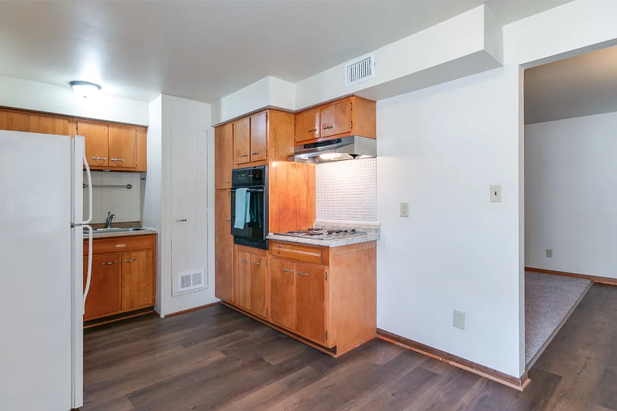 Lamplighter Park Plaza - 422 N. 11th — Photo 4