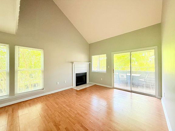 3rd image of 2553 Stockbridge Dr APT B
