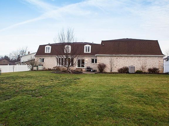 5th image of 9000 Hickory Ln