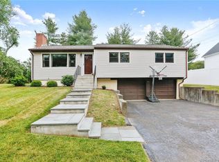 158 Robin Ln, Fairfield, CT 06824