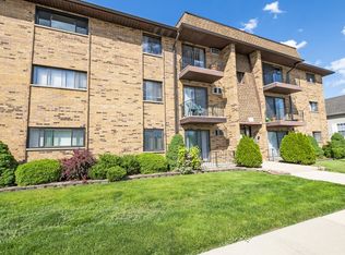 6348 Washington St APT 3A, Chicago Ridge, IL 60415