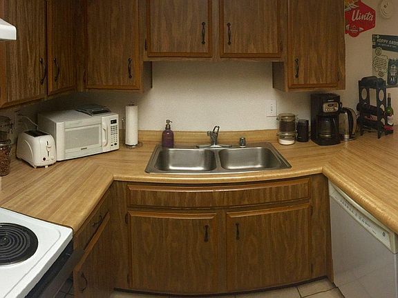4th image of 930 E Diamond Dr