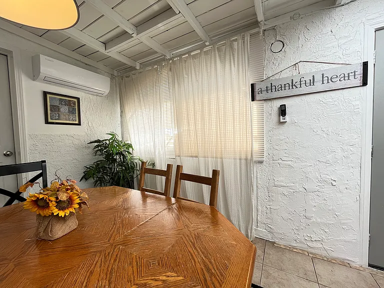 3422 Jackson Ave — Photo 9