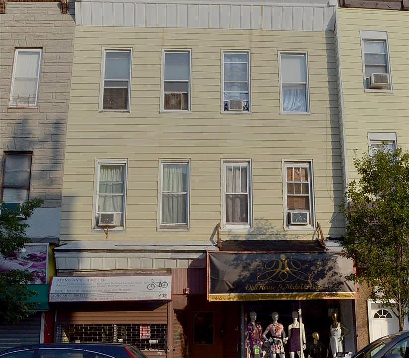 1st image of 913 Summit Ave #915