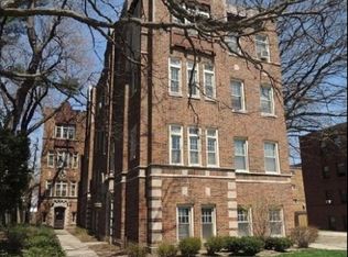 72 Pine Ave APT 1B, Riverside, IL 60546