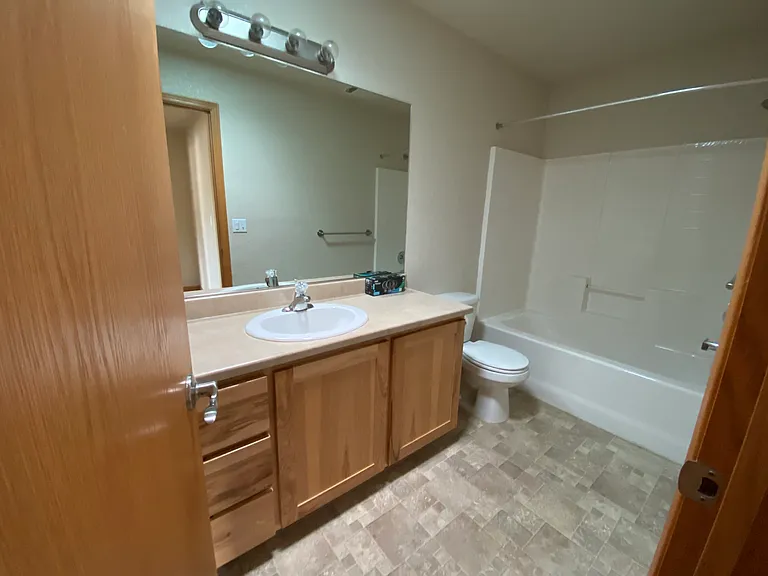 1950 Elmwood Pl — Photo 6