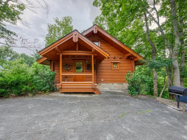 917 Pine Cone Way, Gatlinburg, TN 37738