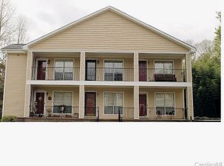 1042 Surry Ln, Gastonia, NC 28054