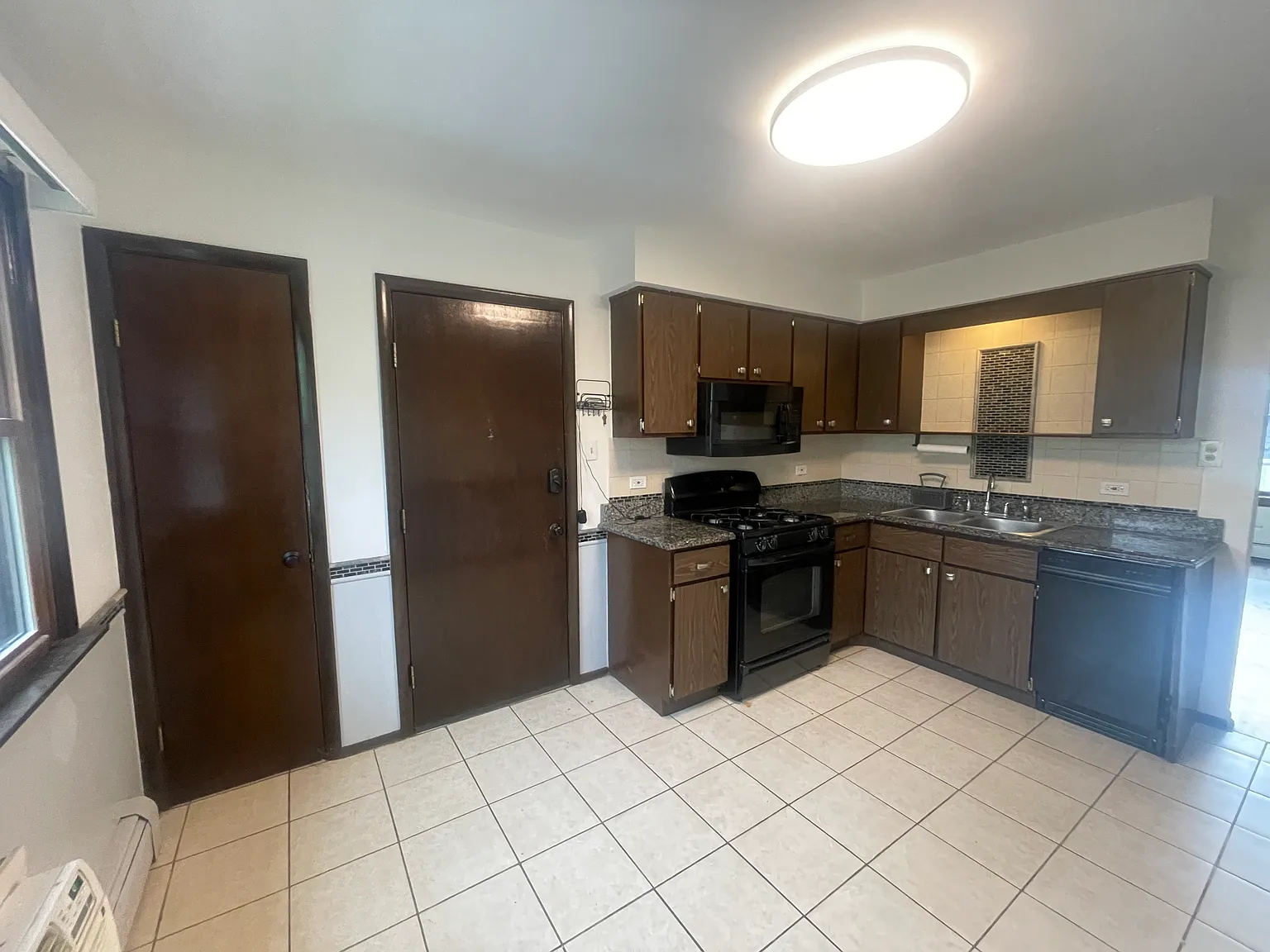 2 bed, 850 sqft, $1,795 — Photo 3