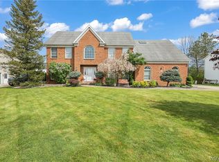 6389 Cloverleaf Cir, East Amherst, NY 14051