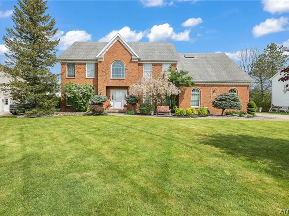 6389 Cloverleaf Cir, East Amherst, NY 14051