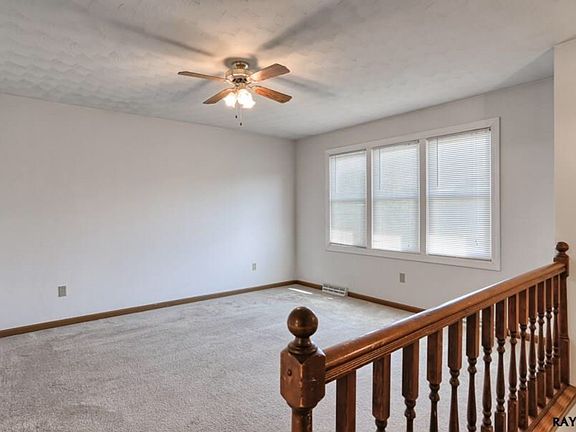 3rd image of 25 Dogwood Ln