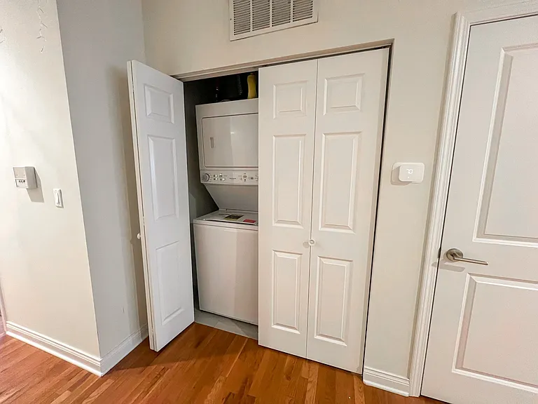 710-16 W Buckingham Pl — Photo 11