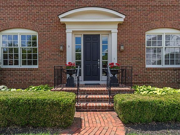 3rd image of 9 Pickett Pl