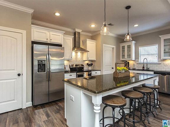 2nd image of 7144 Oak Crescent Ln