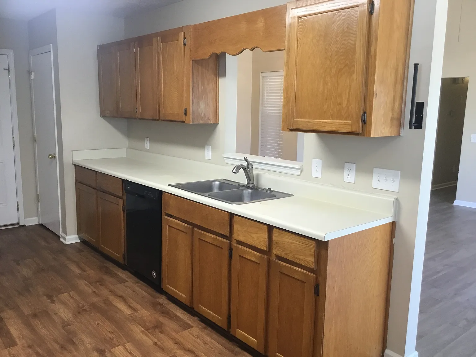 3 bed, 2.0 bath, 1455 sqft, $2,150 — Photo 3