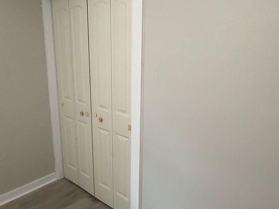 5th image of 1040 Moseley Dr