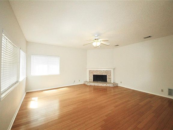 4th image of 11105 Crossland Dr