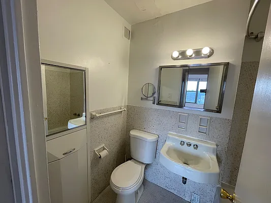 Rented by Bank Neary | media 10