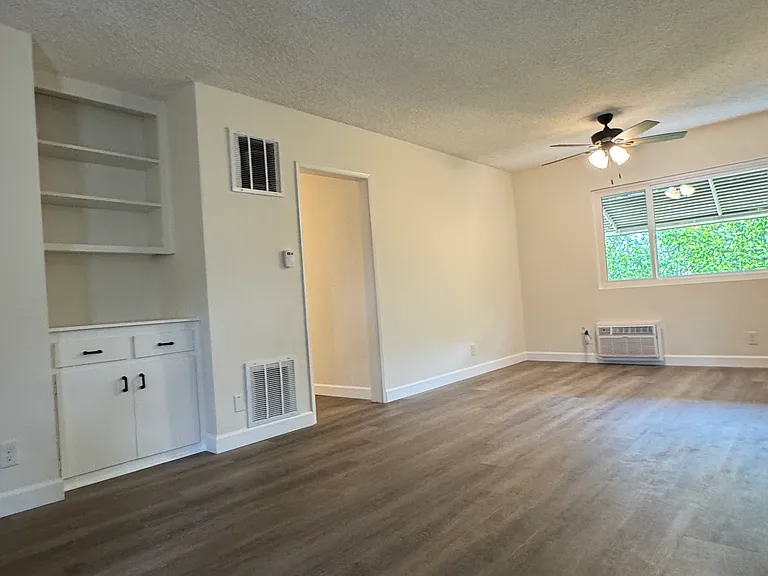5638 Whitsett Ave #12A — Photo 6