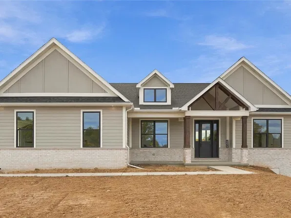 890 Pierce Rd, Chelsea, MI 48118