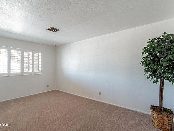 5th image of 1007 E Sunset Dr