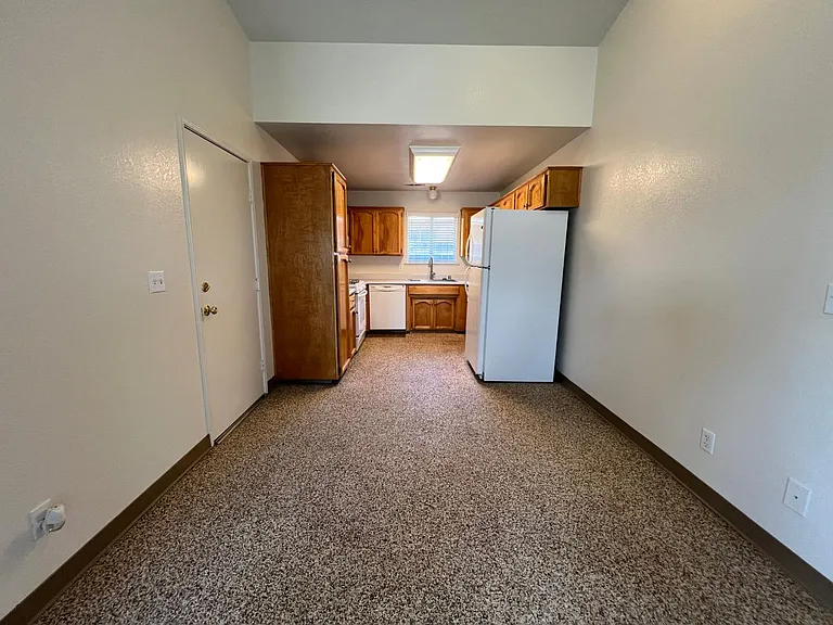 995 Vineyard Way — Photo 5