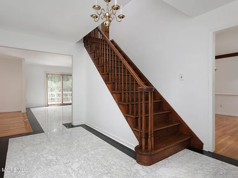 18 Seven Oaks Dr — Photo 8