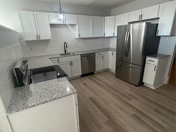 2nd image of 413 N Salina St #1