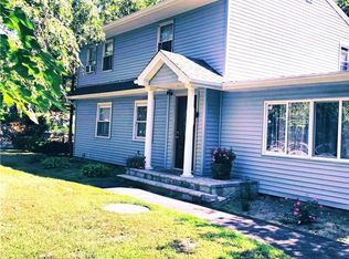 1 Lexington Rd N, Shirley, NY 11967