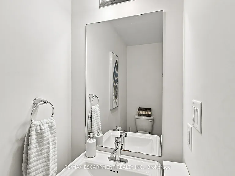 4870 Connor Dr — Photo 6