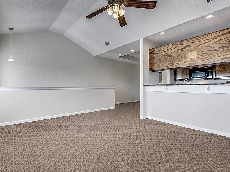 1271 E Common St #1271 — Photo 5
