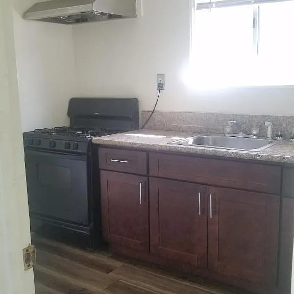 551 Weber St — Photo 2